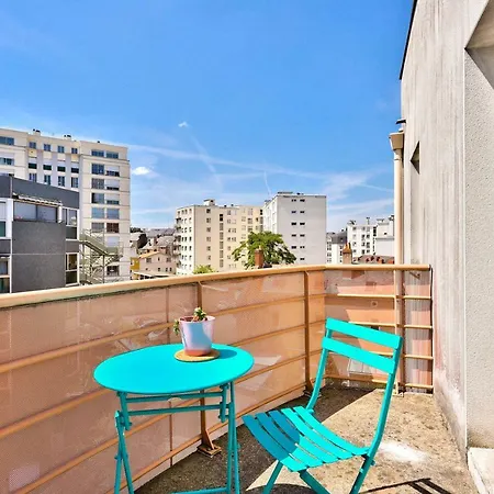 Apartment Cozy With Balcony! *